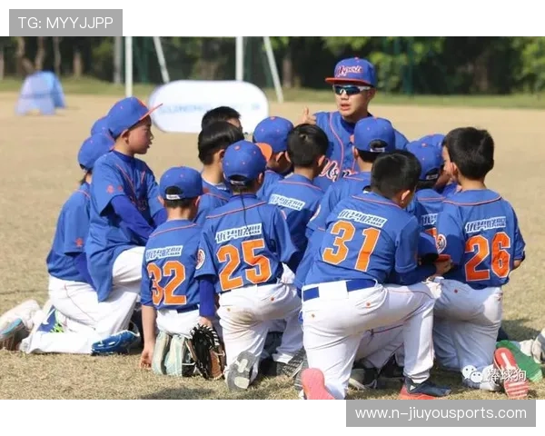 棒球俱乐部举办校园巡回教学激发青少年兴趣，棒球训练馆